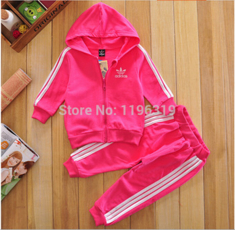 Спортивный костюм для девочек.